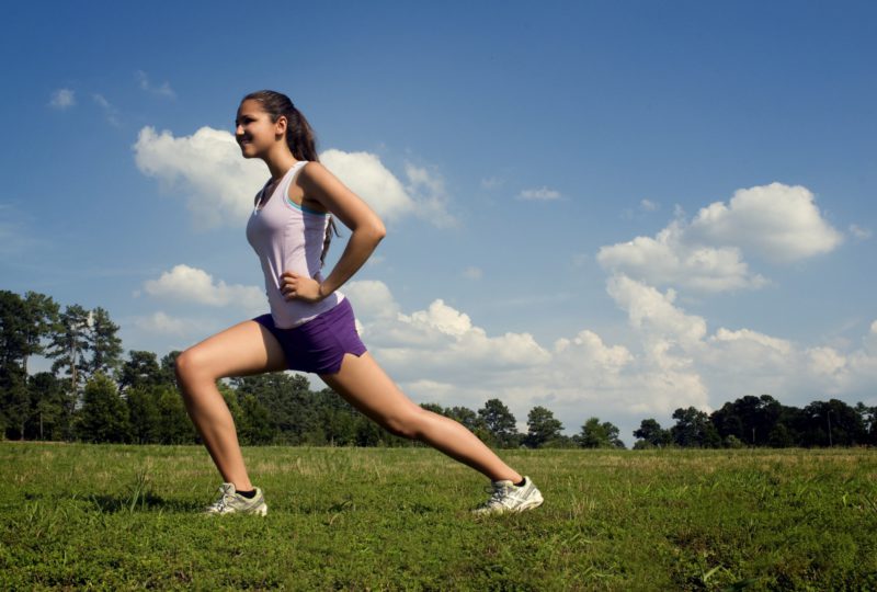 jeune femme sportive jogging