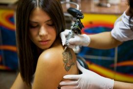 Как реагировать на желание подростка сделать татуировку?