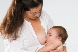 Женщины, кормящие грудью, защищены от болезни Альцгеймера