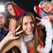 Вечеринка с друзьями: если ребенок встречает новый год не дома