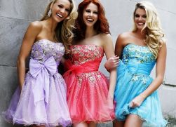  Готовимся к выпускному: 10 модных платьев для вечеринки