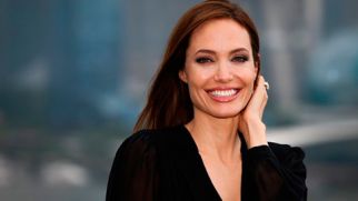 Паралич Белла: новое испытание Анджелины Джоли